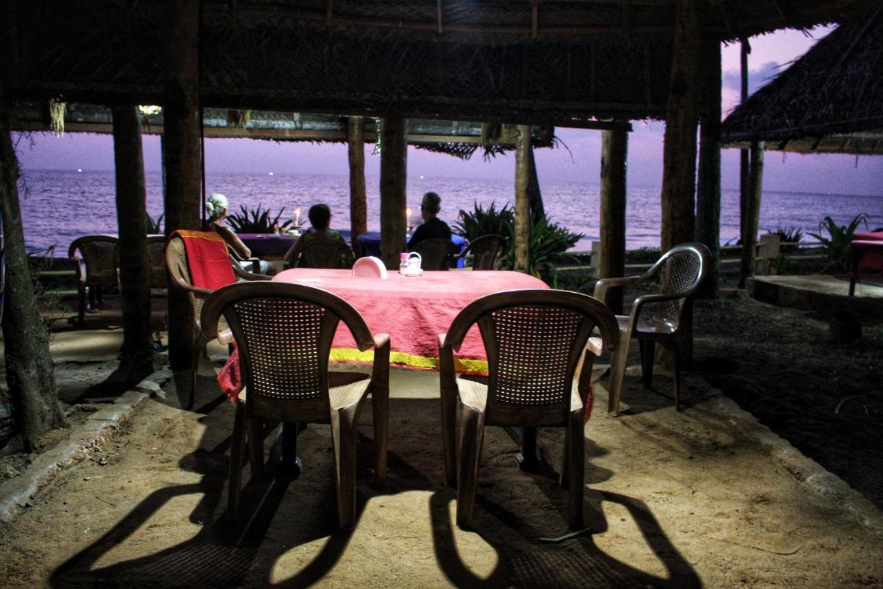 Sukriti Beach Resort Varkala Extérieur photo